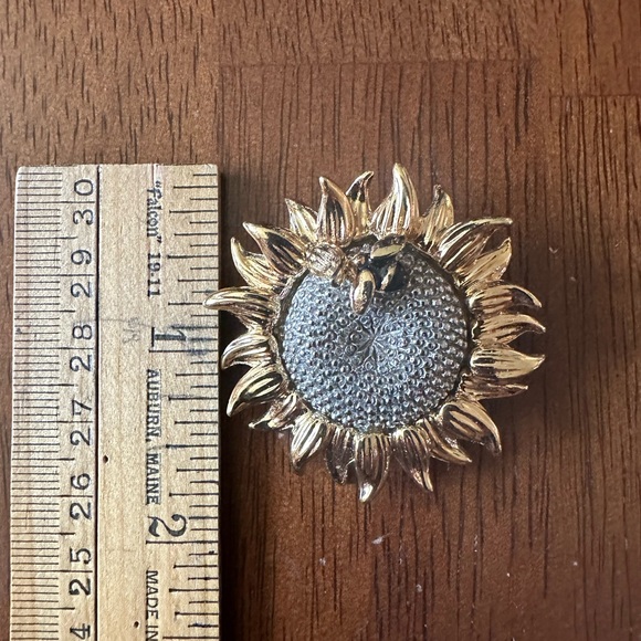 Liz Claiborne Sunflower with Bee Brooch - Picture 6 of 6